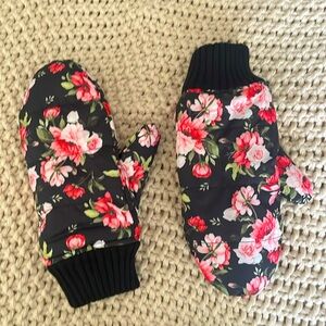 Like new Steve Madden mittens ☃️